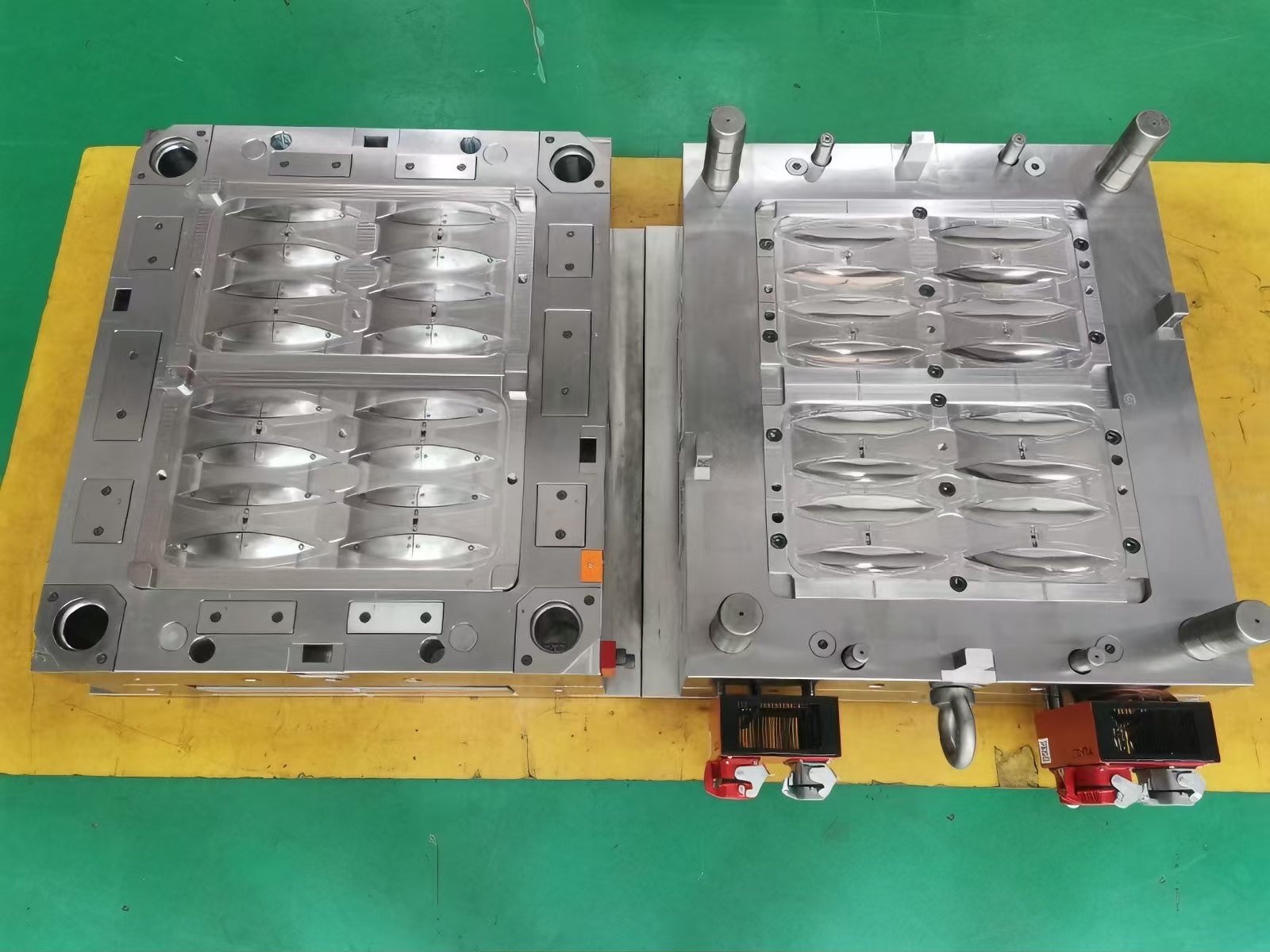 Multiple-Cavity mold